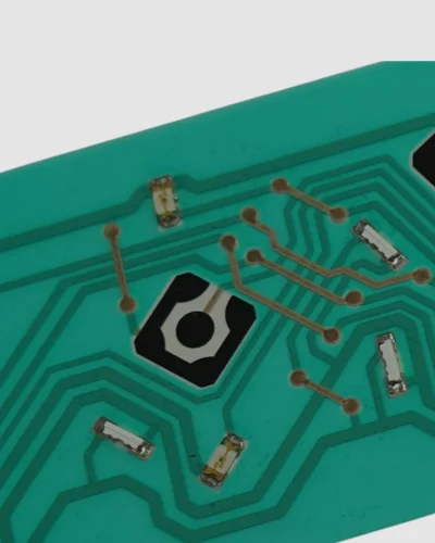 Bestückte flexible Leiterfolie mit Taster, Leiterbahnen und elektronischen Bauteilen