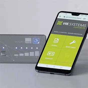 Handy scannt NFC-Tag in Folientastatur