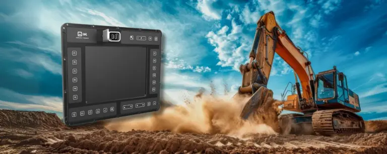 Robustes Touch-Display mit einem Bagger im Hintergrund