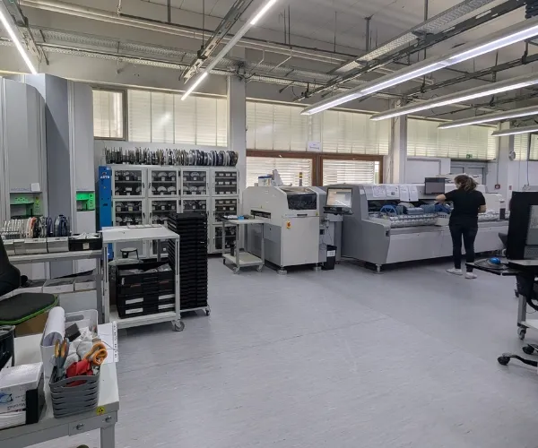 Neue Elektronikbestückung bei Hoffmann + Krippner